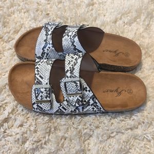 Foot bed Buckle Sandals Snakeskin NWT